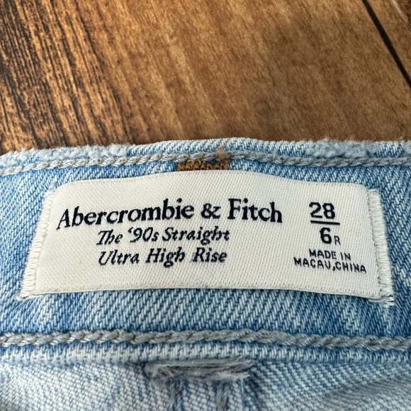 Abercrombie & Fitch The 90s Striaght Ultra High Rise w Criss Cross Waistband - Picture 3 of 4